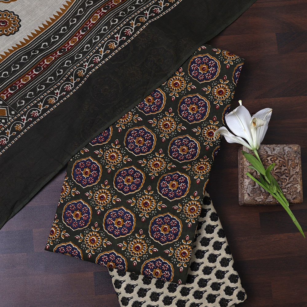 Printed Cotton Fabric Unstitched Suit