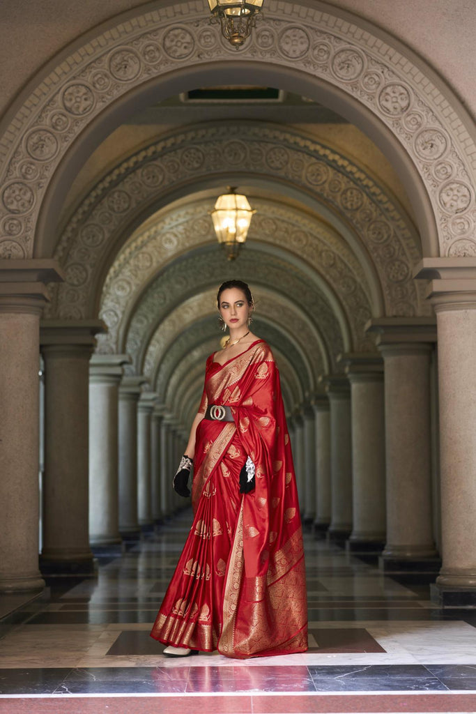 Draped in Royalty: Banarasi Silk with Golden Zari Grandeur