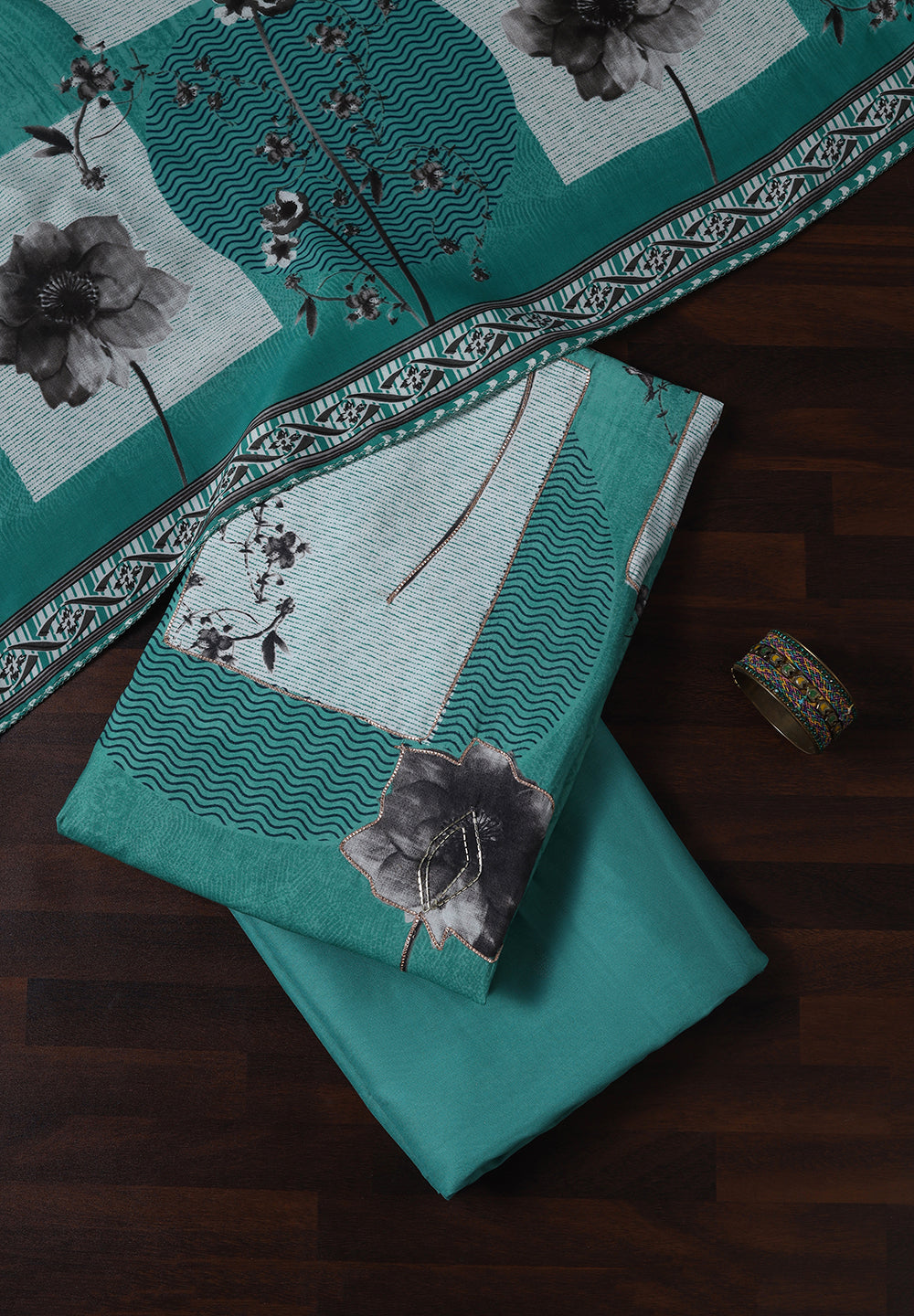 Where Prints Play & Kasab Speaks – Discover Refined Glace Suits