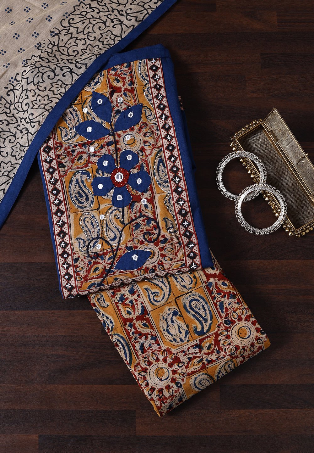Striking Mirorr, Effortless Style – Suits with printed Dupatta