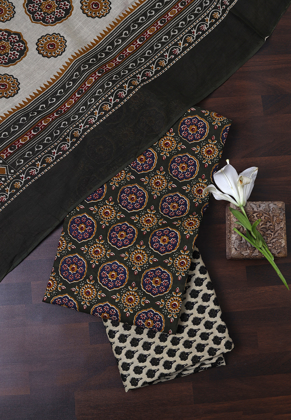 Printed Cotton Fabric Unstitched Suit