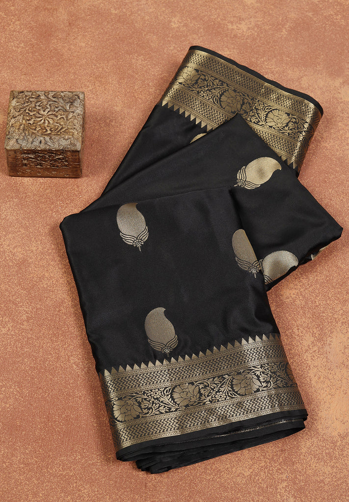Draped in Royalty: Banarasi Silk with Golden Zari Grandeur