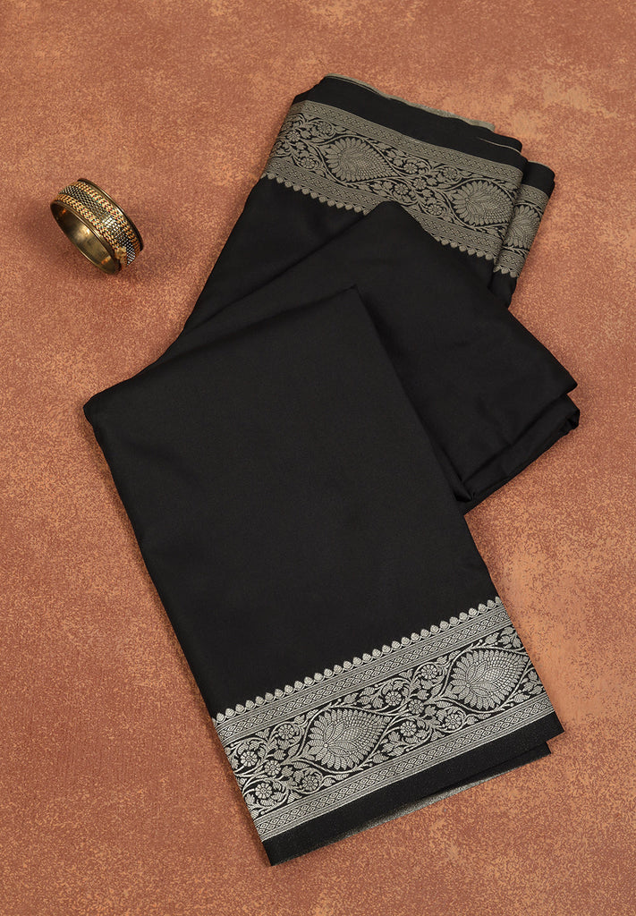 Timeless Banarasi Silk Saree with Intricate Zari Work