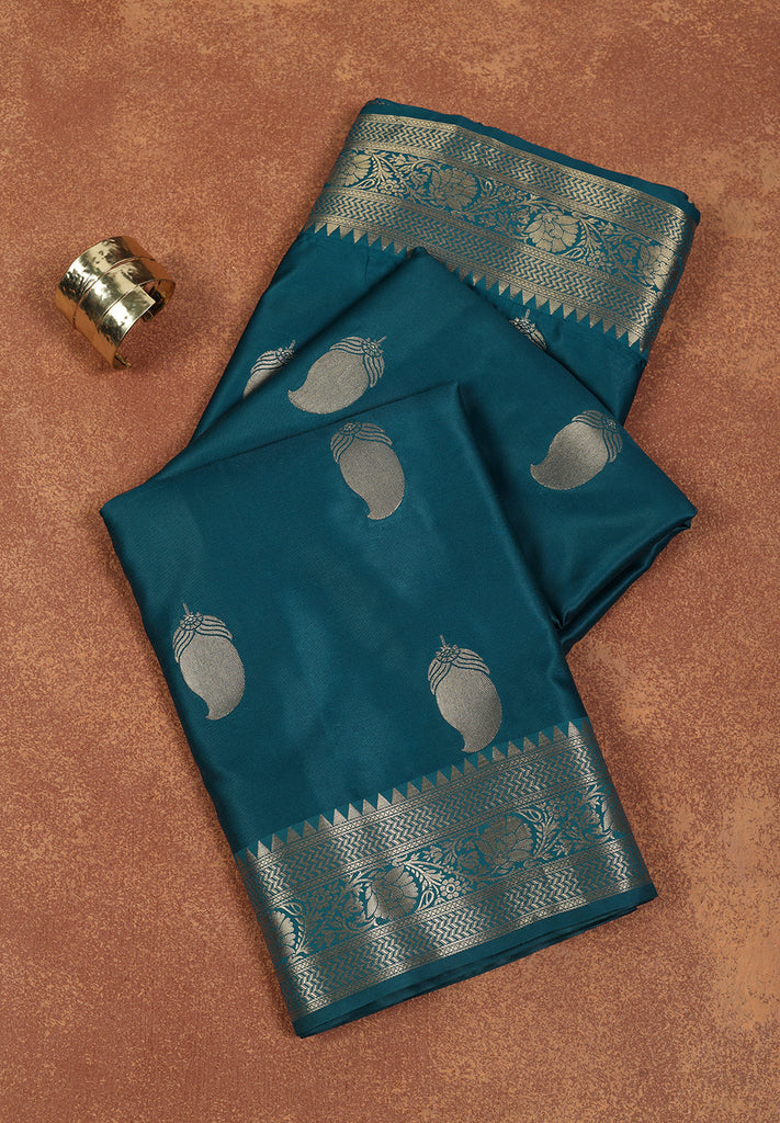 Draped in Royalty: Banarasi Silk with Golden Zari Grandeur