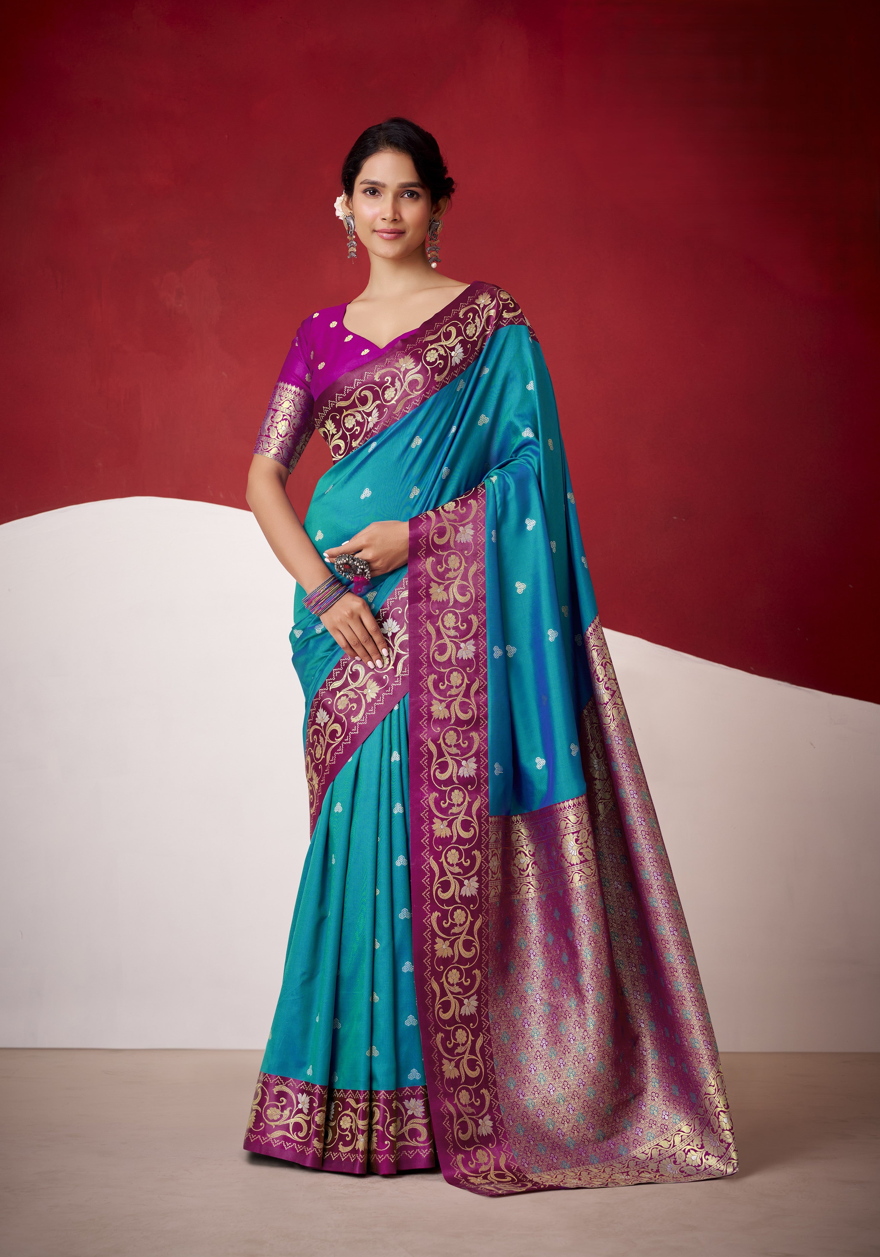 Dual-Tone Contrast Satin Silk Saree With Zari Pallu