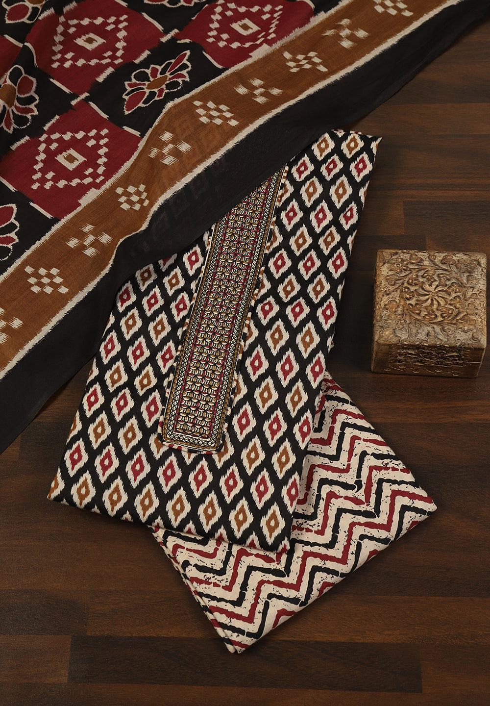 Cotton Unstitched Suit with Stylish Neck Patch